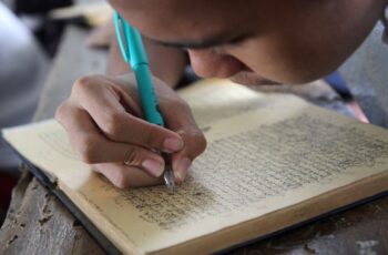 7 Kitab yang Paling Sering Dibuat Ngaji Selama Ramadhan