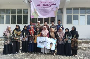 Ustadz Kholid; Tak Ada Ilmu yang Manfaat Tanpa Muliakan Guru