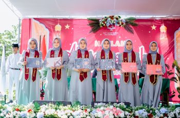 Kelas 9 SMP Cahaya Quran Pamer 6 Karya Buku