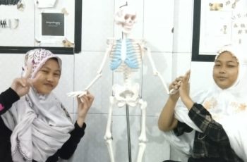 Belajar Tulang Jadi Makin Seru di SMP Cahaya Quran